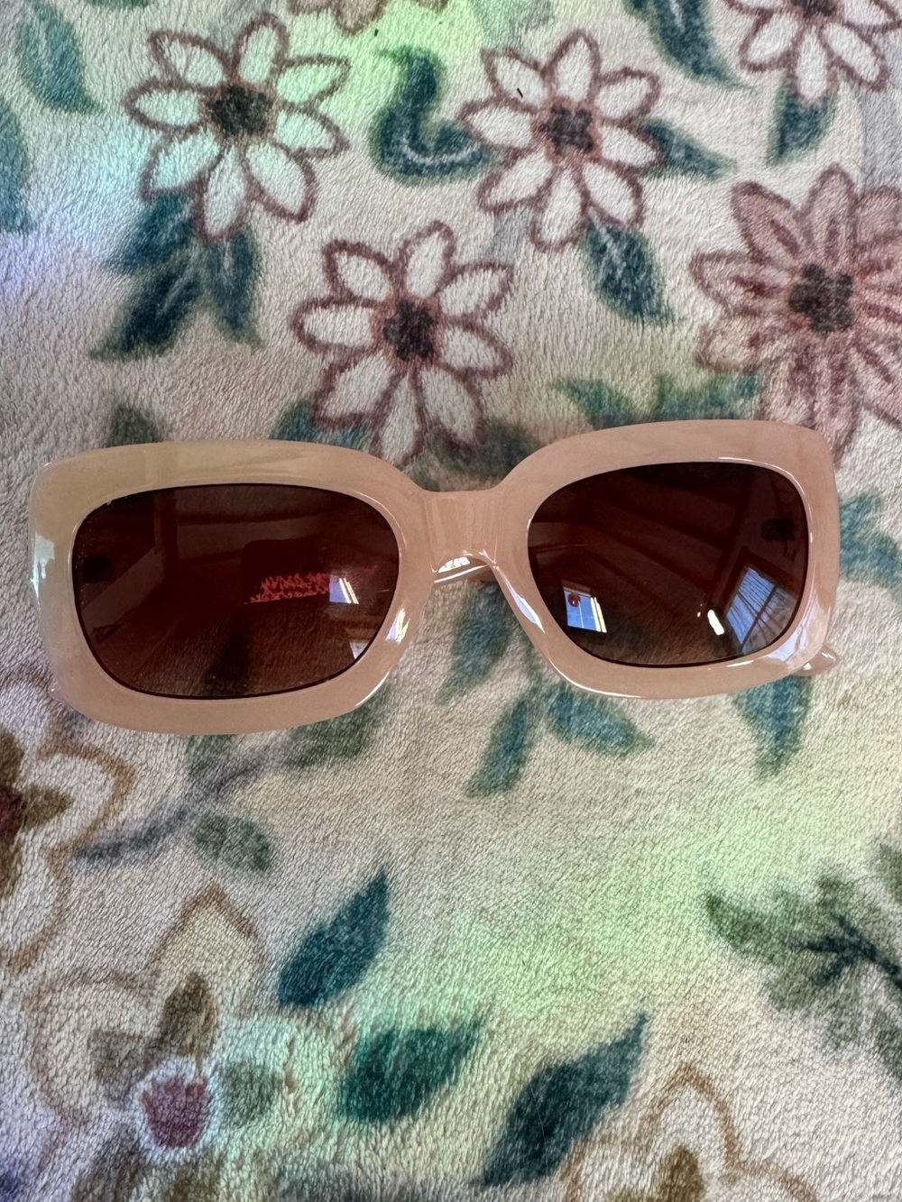 Retro 90s Pink Rectangle Sunglasses